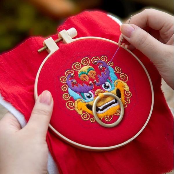 Lion Amulet Diy Embroidery Kit  |  Arts & Crafts