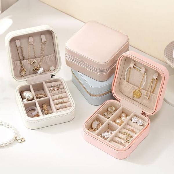 Travel Faux Leather Jewelry Box  |  Travel Essentials