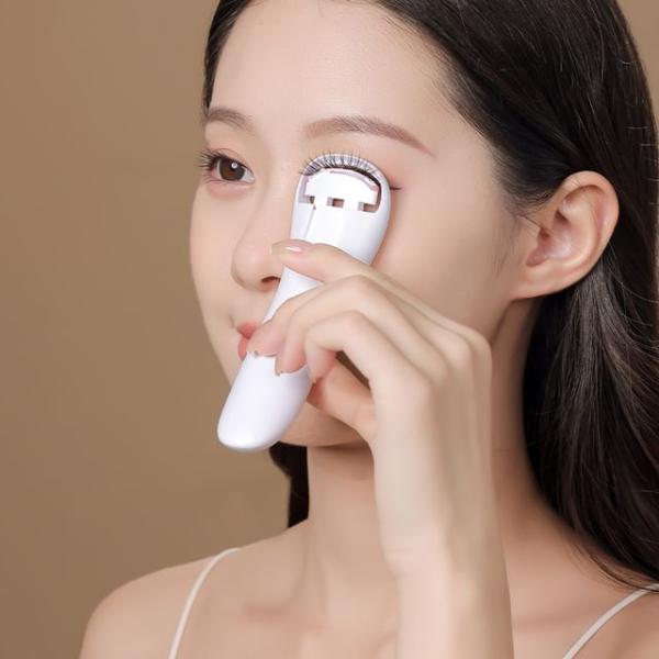 Usb Rechargeable Heated Eyelash Curler  |  Lifestyle Devices