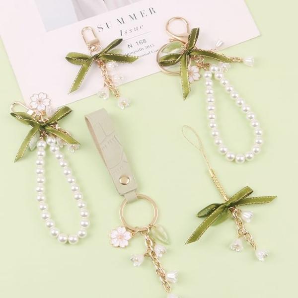 Floral Ribbon / Faux Pearl Keyring (Various Designs)  |  Gizmos & Toys